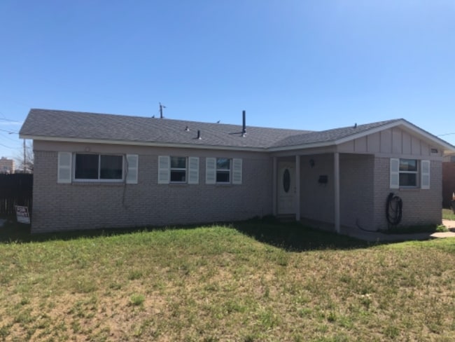 2226 Lyndale Dr in Odessa, TX - Building Photo - Building Photo