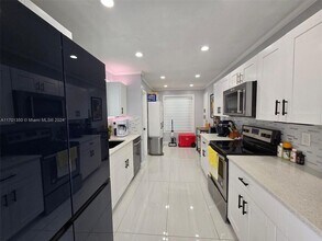 2260 NE 62nd St in Fort Lauderdale, FL - Building Photo - Building Photo