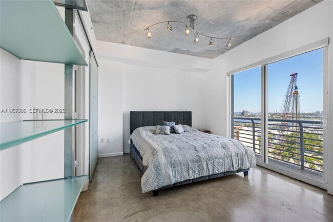 234 NE 3rd St, Unit 1704 in Miami, FL - Building Photo - Building Photo