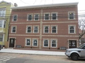 14 Summit St in Newark, NJ - Building Photo