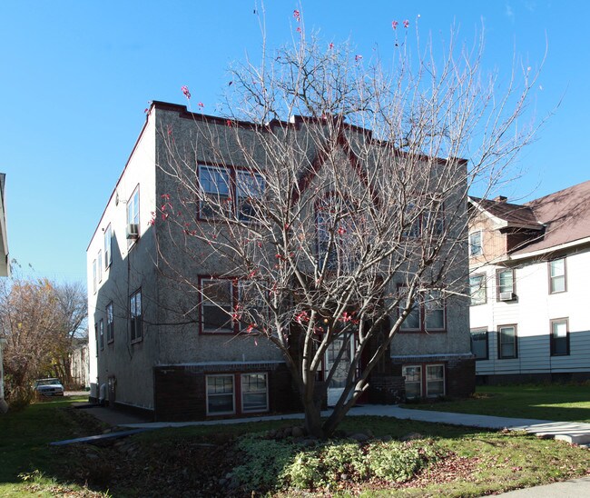 3208-3210 Minnehaha Ave in Minneapolis, MN - Foto de edificio - Building Photo