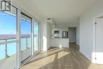 4130 Parkside Village Dr in Mississauga, ON - Building Photo - Building Photo