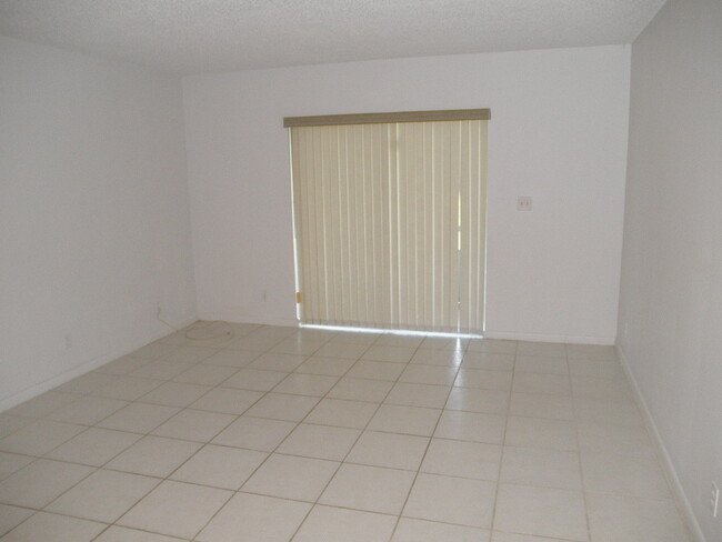 1766 Abbey Rd in West Palm Beach, FL - Building Photo - Building Photo