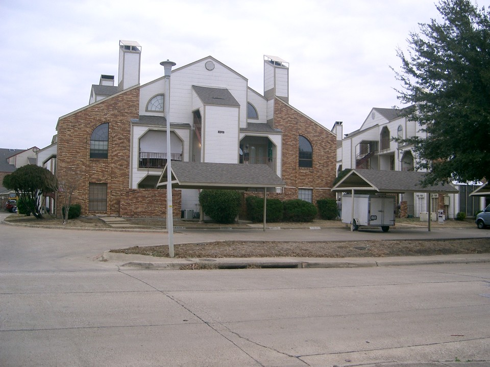 Westpoint Condominiums in Garland, TX - Foto de edificio