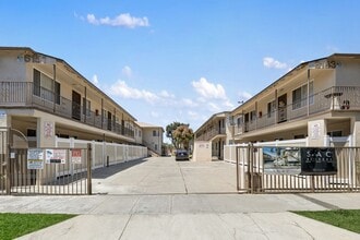 Linden Terrace Apartments in Long Beach, CA - Building Photo - Interior Photo