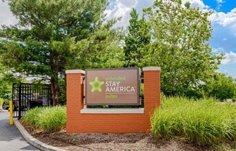 Furnished Studio-Elizabeth - Newark Airport in Elizabeth, NJ - Building Photo - Building Photo