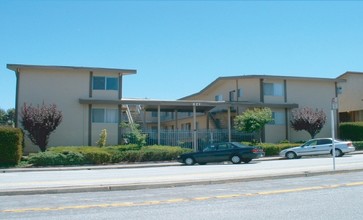 421 Richmond Dr in Millbrae, CA - Foto de edificio - Building Photo