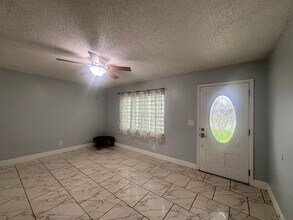 4520 W Paris St in Tampa, FL - Building Photo - Building Photo