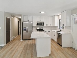 574 Cochise Pl in Carol Stream, IL - Building Photo - Building Photo