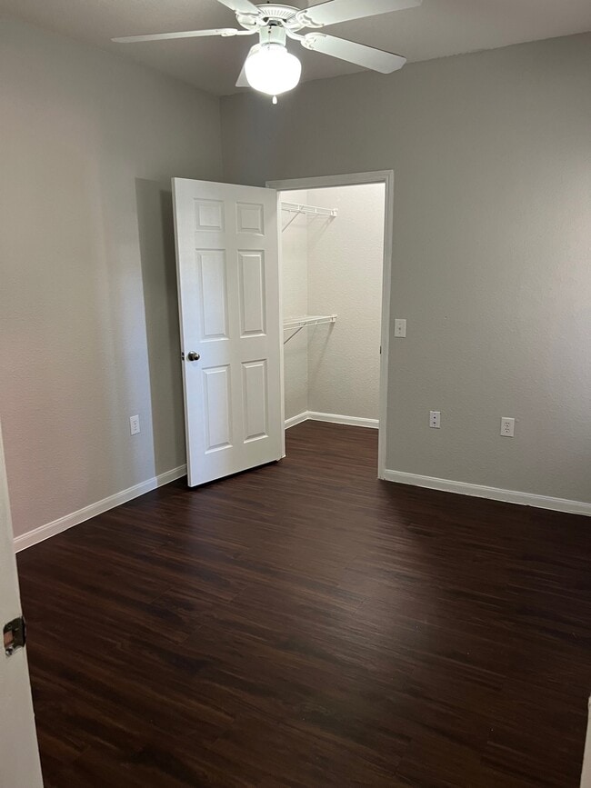 Windsor Place in Laredo, TX - Foto de edificio - Building Photo