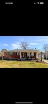 7903 Canna Dr in Louisville, KY - Building Photo