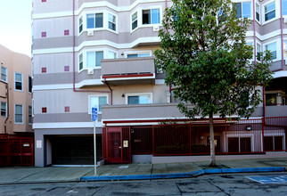 Irene Cooper Terrace in Oakland, CA - Foto de edificio - Building Photo