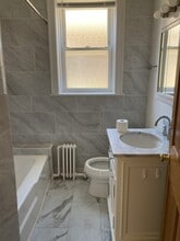 2433 W Dakin St, Unit Unit 1 in Chicago, IL - Building Photo - Building Photo