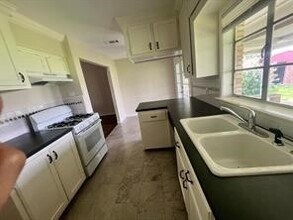 3035 Guese Rd in Houston, TX - Building Photo - Building Photo