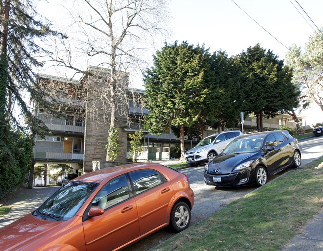 Villa in Seattle, WA - Foto de edificio - Building Photo