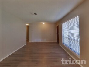 7815 Melbury Forest in San Antonio, TX - Building Photo - Building Photo