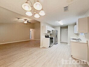 8583 Misty Creek Cir in Snellville, GA - Foto de edificio - Building Photo