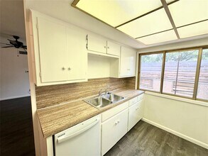 5808 Nassau Dr in Austin, TX - Building Photo - Building Photo