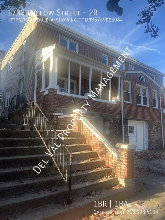 1733 Willow St in Norristown, PA - Building Photo