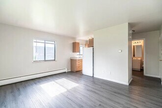 688-688 Miller Ct in Lakewood, CO - Building Photo - Building Photo