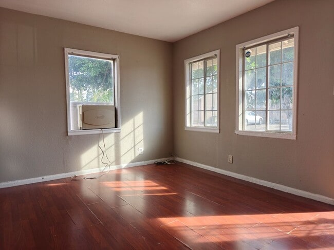 1478 S Mountain View Ave in San Bernardino, CA - Foto de edificio - Building Photo