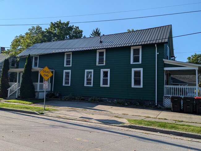 130 Aurora St, Unit Upper Apartment