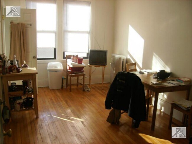 1220 Commonwealth Ave in Boston, MA - Building Photo - Building Photo