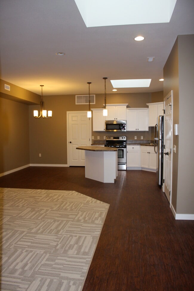 225 Belgrade Ave, Unit B in North Mankato, MN - Building Photo - Building Photo