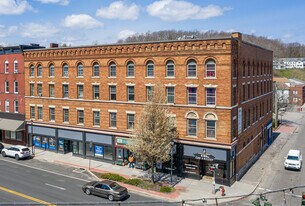 398-406 Main St in Winsted, CT - Building Photo