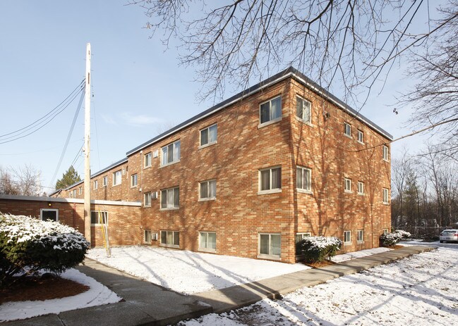 Beechwood Apartments in East Lansing, MI - Building Photo - Building Photo