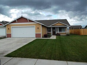 502 E 28th Ave in Ellensburg, WA - Foto de edificio - Building Photo