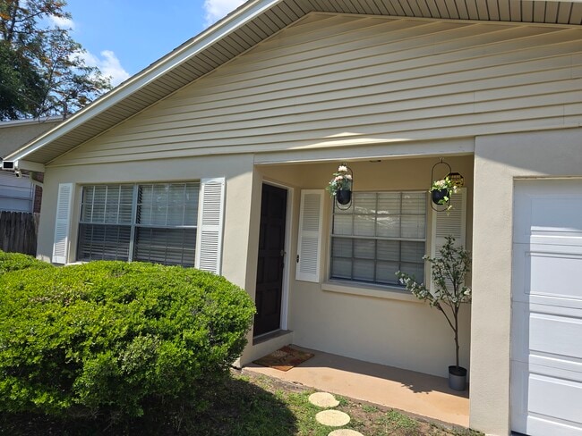 904 E Crenshaw St in Tampa, FL - Building Photo - Building Photo
