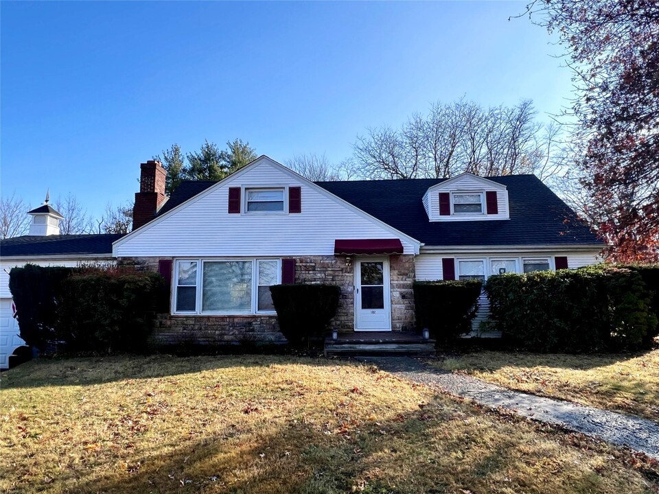 102 Mark Ave in Newburgh, NY - Building Photo