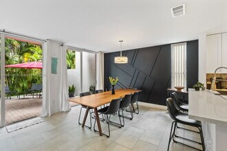 4448 NW 98th Ave in Doral, FL - Building Photo - Building Photo