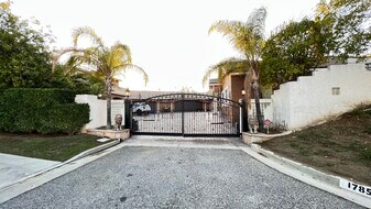 17858 Sidwell St in Granada Hills, CA - Building Photo