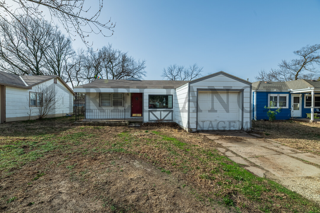 513 E Vine St in Mulvane, KS - Building Photo