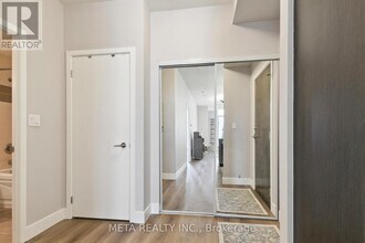 18-2818 Harbour St in Toronto, ON - Building Photo - Building Photo