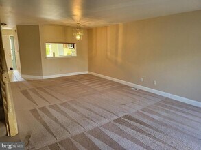 6002 Bridgepointe Dr in Chester, MD - Building Photo - Building Photo