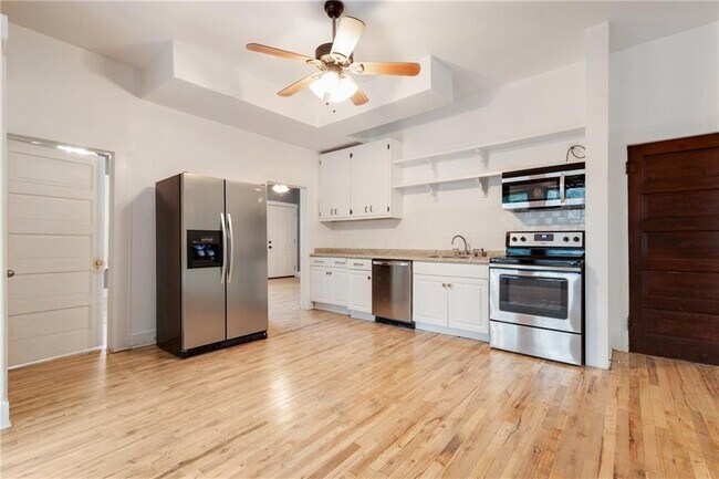 106 S Ave A in Elgin, TX - Building Photo - Building Photo
