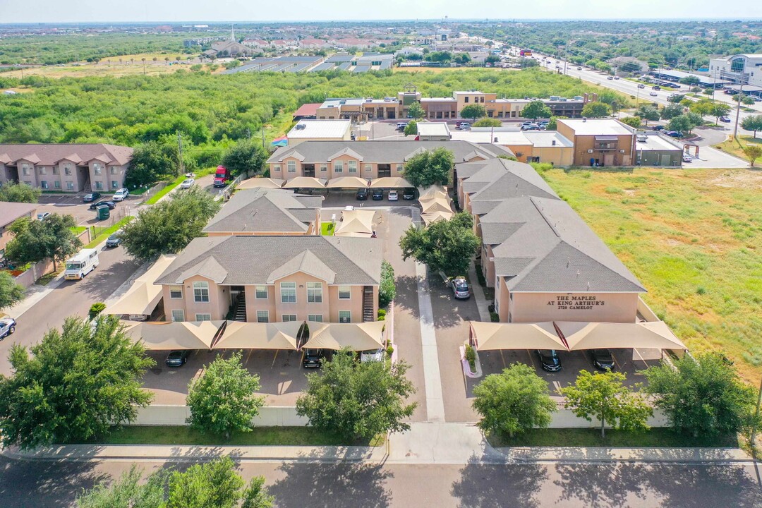 2720 Camelot Dr in Laredo, TX - Building Photo