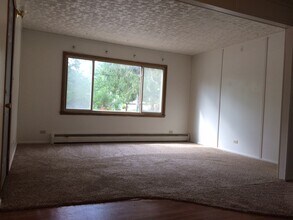 211-225 Weston Ave in Rothschild, WI - Foto de edificio - Building Photo