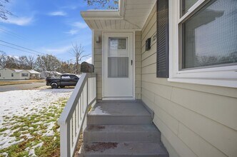 723 Woodfin Rd in Newport News, VA - Building Photo - Building Photo