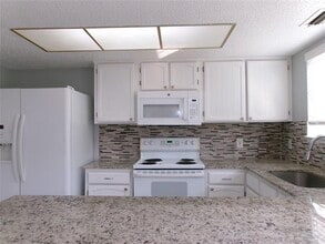 92 E Mountain Creek Ct in Grand Prairie, TX - Building Photo - Building Photo
