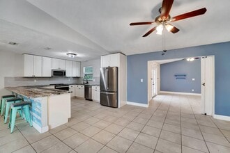 1918 SE Cheltenham St in Port St. Lucie, FL - Building Photo - Building Photo