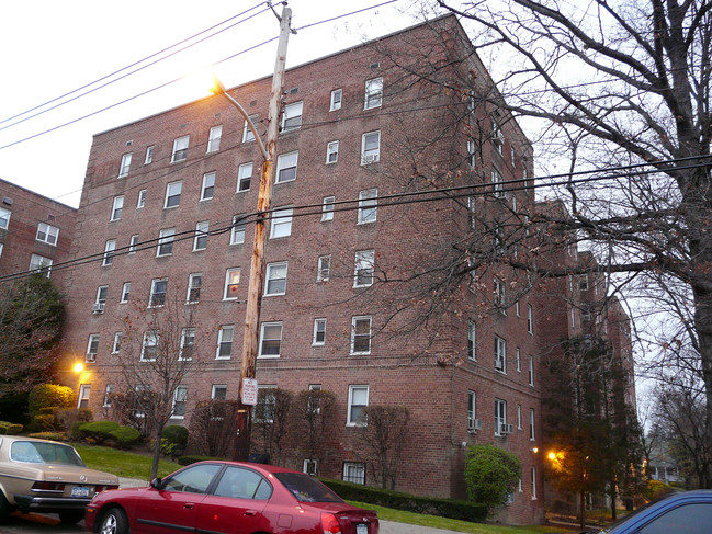 Locust Avenue Towne House in New Rochelle, NY - Building Photo - Building Photo