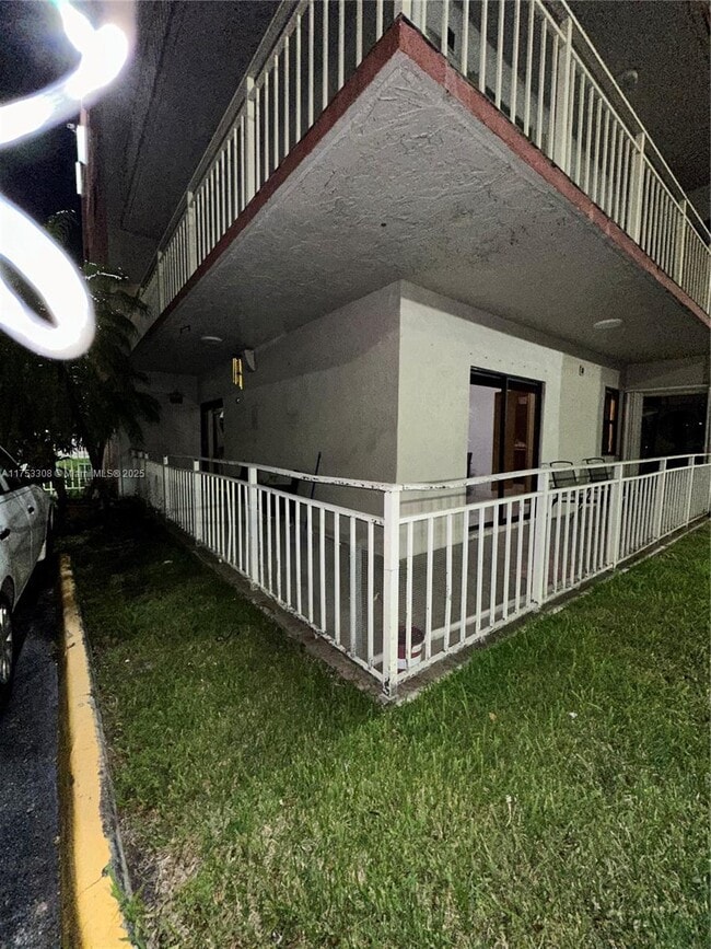 8425 NW 8th St in Miami, FL - Building Photo - Building Photo