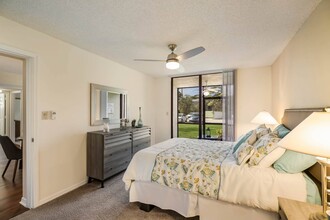 Lakeside Glen Apartments in Melbourne, FL - Building Photo - Building Photo