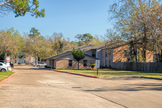 Cedar Ridge Apartments in Dayton, TX - Foto de edificio - Building Photo