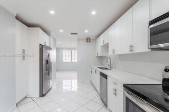 561 SW 122nd Ave in Miami, FL - Building Photo - Building Photo