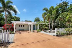 7860 Holiday Dr in Sarasota, FL - Building Photo